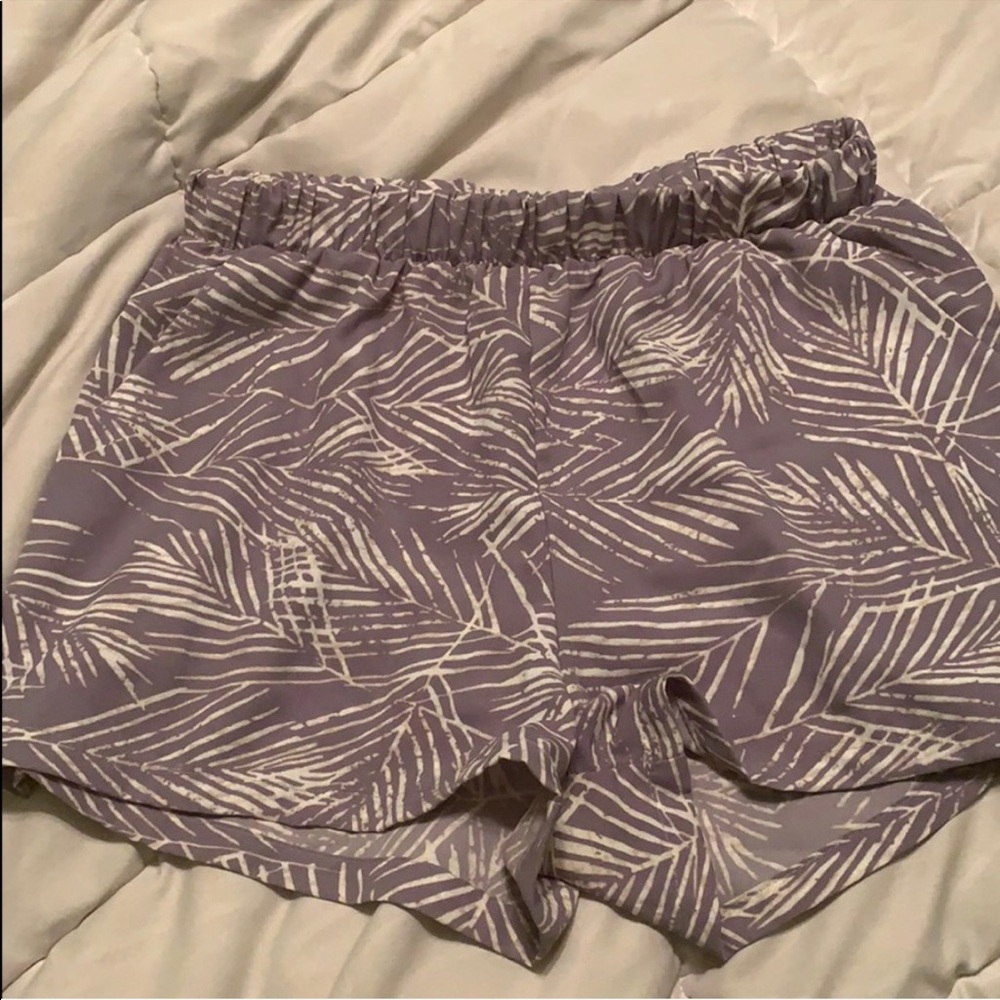 Shorts w stretchy waist